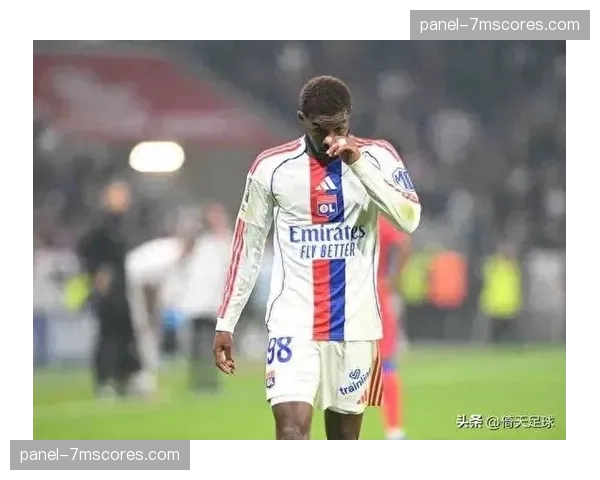 官方:里尔中场安热尔-戈米斯荣获4月法甲最佳年轻球员 官方:里尔中场安热尔-戈米斯荣获4月法甲最佳年轻球员